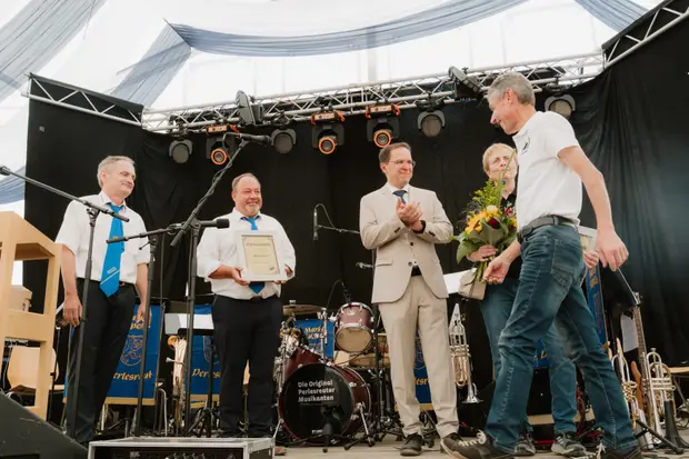 Schmalzlerfest Perlesreut 2023 Sonntag: Schnupferwettbewerb, Verlosung, The Taylor Boys - Zusatzbilder Foto 2300008