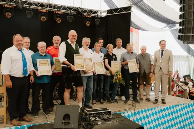 Schmalzlerfest Perlesreut 2023 Sonntag: Schnupferwettbewerb, Verlosung, The Taylor Boys - Zusatzbilder Foto 2300012