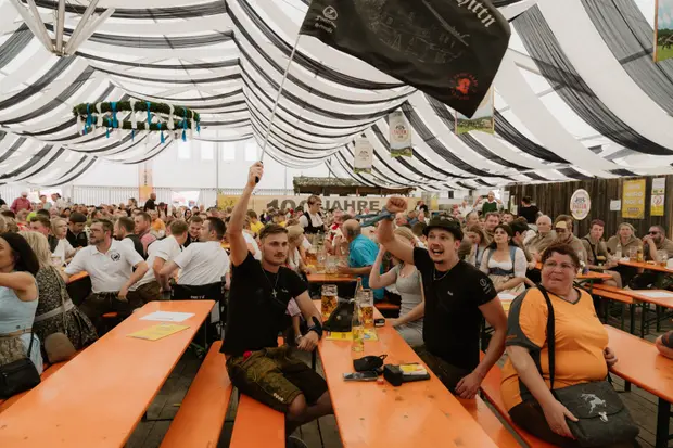 Vorschaubild Sonntag: Schnupferwettbewerb, Verlosung, The Taylor Boys - Zusatzbilder