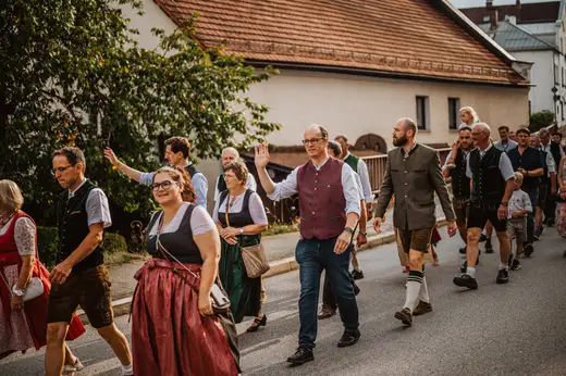 Schmalzlerfest Perlesreut 2024 Freitag: Volksfesteinzug, Perlesreuter bleMUSI Foto 2400016