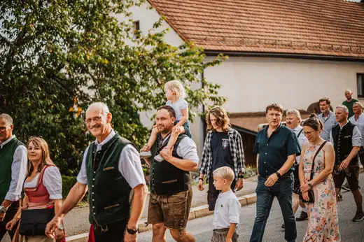 Schmalzlerfest Perlesreut 2024 Freitag: Volksfesteinzug, Perlesreuter bleMUSI Foto 2400017
