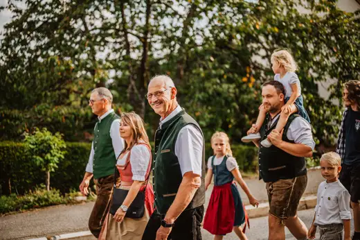 Schmalzlerfest Perlesreut 2024 Freitag: Volksfesteinzug, Perlesreuter bleMUSI Foto 2400018