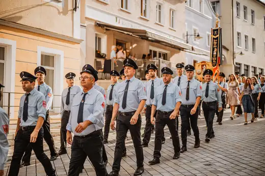 Schmalzlerfest Perlesreut 2024 Freitag: Volksfesteinzug, Perlesreuter bleMUSI Foto 2400032