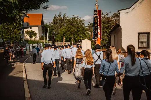 Schmalzlerfest Perlesreut 2024 Freitag: Volksfesteinzug, Perlesreuter bleMUSI Foto 2400033