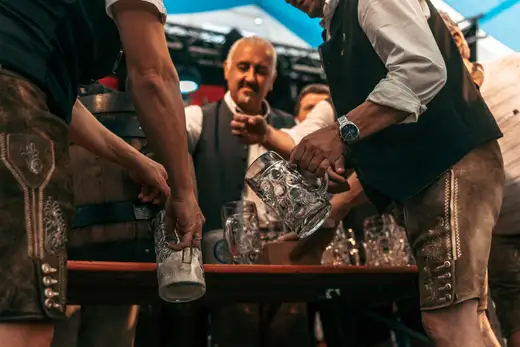 Schmalzlerfest Perlesreut 2024 Freitag: Volksfesteinzug, Perlesreuter bleMUSI Foto 2400046
