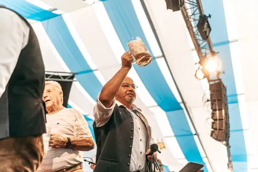 Schmalzlerfest Perlesreut 2024 Freitag: Volksfesteinzug, Perlesreuter bleMUSI Foto 2400050