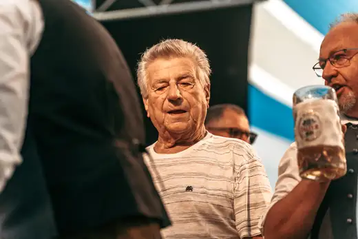 Schmalzlerfest Perlesreut 2024 Freitag: Volksfesteinzug, Perlesreuter bleMUSI Foto 2400056