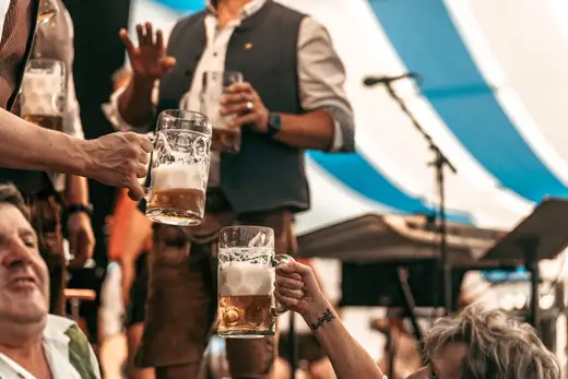Schmalzlerfest Perlesreut 2024 Freitag: Volksfesteinzug, Perlesreuter bleMUSI Foto 2400061
