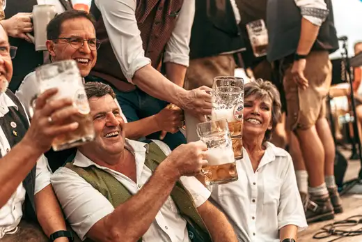 Schmalzlerfest Perlesreut 2024 Freitag: Volksfesteinzug, Perlesreuter bleMUSI Foto 2400062