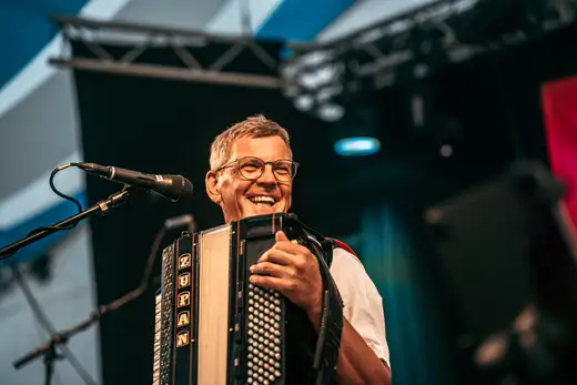 Schmalzlerfest Perlesreut 2024 Freitag: Volksfesteinzug, Perlesreuter bleMUSI Foto 2400069