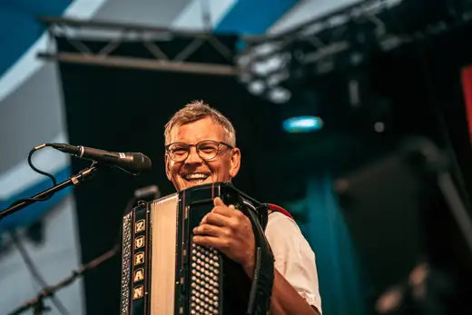Schmalzlerfest Perlesreut 2024 Freitag: Volksfesteinzug, Perlesreuter bleMUSI Foto 2400070