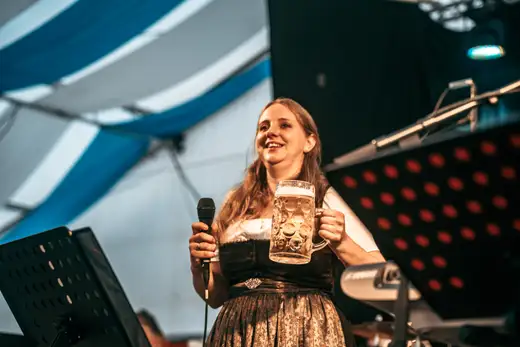 Schmalzlerfest Perlesreut 2024 Freitag: Volksfesteinzug, Perlesreuter bleMUSI Foto 2400072