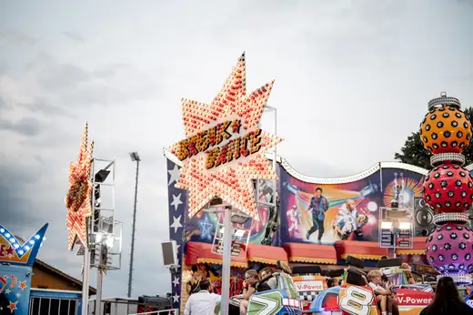 Schmalzlerfest Perlesreut 2024 Freitag: Volksfesteinzug, Perlesreuter bleMUSI Foto 2400093