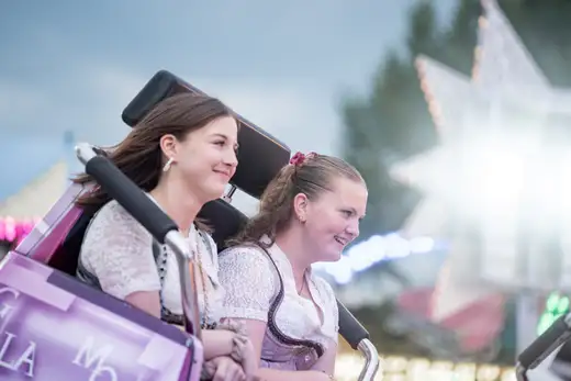 Schmalzlerfest Perlesreut 2024 Freitag: Volksfesteinzug, Perlesreuter bleMUSI Foto 2400100