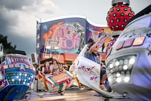 Schmalzlerfest Perlesreut 2024 Freitag: Volksfesteinzug, Perlesreuter bleMUSI Foto 2400105