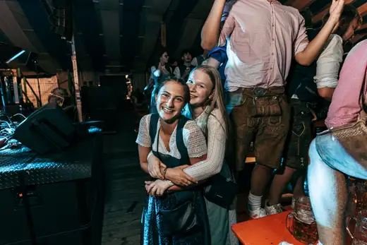 Schmalzlerfest Perlesreut 2024 Freitag: Volksfesteinzug, Perlesreuter bleMUSI Foto 2400121