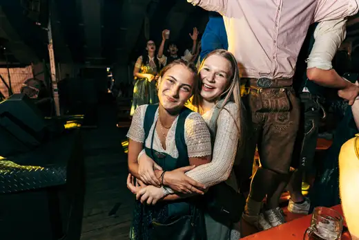 Schmalzlerfest Perlesreut 2024 Freitag: Volksfesteinzug, Perlesreuter bleMUSI Foto 2400122