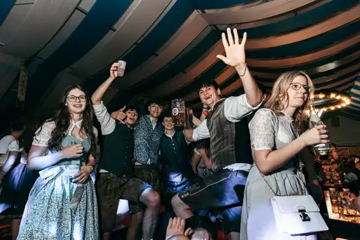Schmalzlerfest Perlesreut 2024 Freitag: Volksfesteinzug, Perlesreuter bleMUSI Foto 2400124