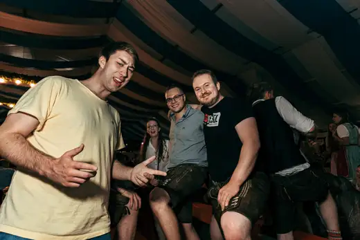 Schmalzlerfest Perlesreut 2024 Freitag: Volksfesteinzug, Perlesreuter bleMUSI Foto 2400130