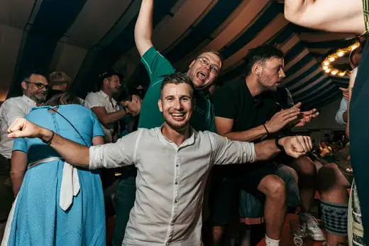 Schmalzlerfest Perlesreut 2024 Freitag: Volksfesteinzug, Perlesreuter bleMUSI Foto 2400132