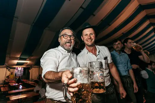 Schmalzlerfest Perlesreut 2024 Freitag: Volksfesteinzug, Perlesreuter bleMUSI Foto 2400136