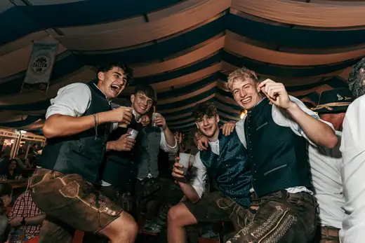 Schmalzlerfest Perlesreut 2024 Freitag: Volksfesteinzug, Perlesreuter bleMUSI Foto 2400139