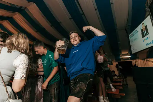 Schmalzlerfest Perlesreut 2024 Freitag: Volksfesteinzug, Perlesreuter bleMUSI Foto 2400141