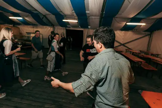 Schmalzlerfest Perlesreut 2024 Freitag: Volksfesteinzug, Perlesreuter bleMUSI Foto 2400144