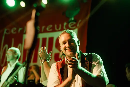 Schmalzlerfest Perlesreut 2024 Freitag: Volksfesteinzug, Perlesreuter bleMUSI Foto 2400159