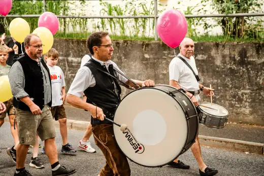 Schmalzlerfest Perlesreut 2024 Montag: Kinderzug, Tag der Betriebe, Schwaiger Buam Foto 2400650