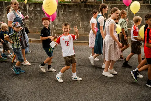 Schmalzlerfest Perlesreut 2024 Montag: Kinderzug, Tag der Betriebe, Schwaiger Buam Foto 2400652