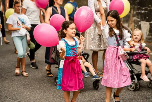 Schmalzlerfest Perlesreut 2024 Montag: Kinderzug, Tag der Betriebe, Schwaiger Buam Foto 2400656