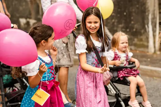 Schmalzlerfest Perlesreut 2024 Montag: Kinderzug, Tag der Betriebe, Schwaiger Buam Foto 2400657