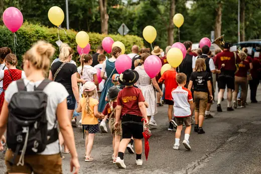 Schmalzlerfest Perlesreut 2024 Montag: Kinderzug, Tag der Betriebe, Schwaiger Buam Foto 2400658