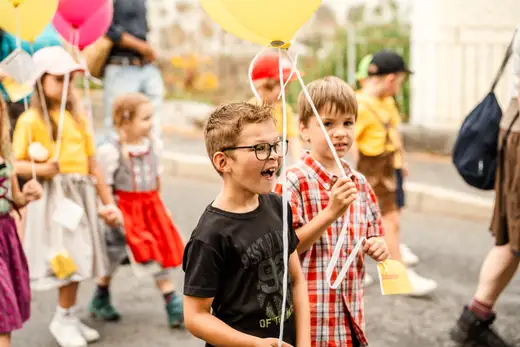Schmalzlerfest Perlesreut 2024 Montag: Kinderzug, Tag der Betriebe, Schwaiger Buam Foto 2400661