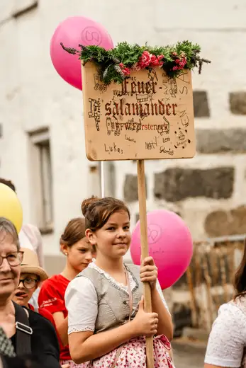 Schmalzlerfest Perlesreut 2024 Montag: Kinderzug, Tag der Betriebe, Schwaiger Buam Foto 2400665