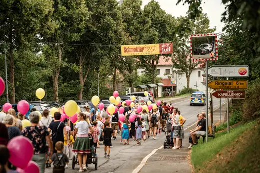 Schmalzlerfest Perlesreut 2024 Montag: Kinderzug, Tag der Betriebe, Schwaiger Buam Foto 2400666