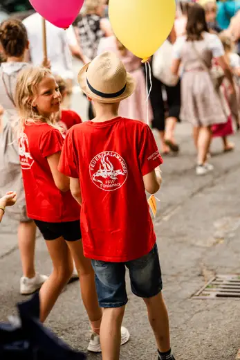 Schmalzlerfest Perlesreut 2024 Montag: Kinderzug, Tag der Betriebe, Schwaiger Buam Foto 2400668