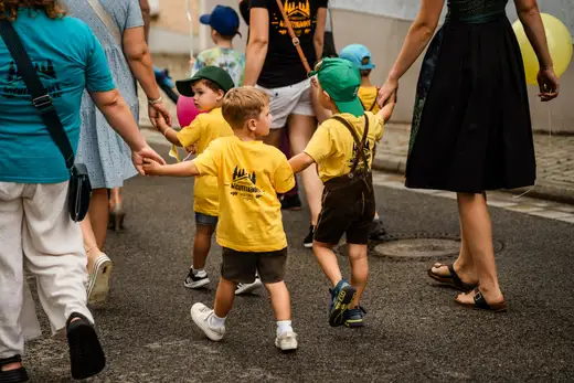 Schmalzlerfest Perlesreut 2024 Montag: Kinderzug, Tag der Betriebe, Schwaiger Buam Foto 2400676