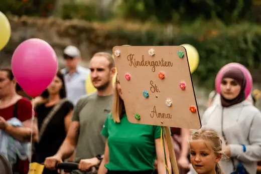 Schmalzlerfest Perlesreut 2024 Montag: Kinderzug, Tag der Betriebe, Schwaiger Buam Foto 2400678