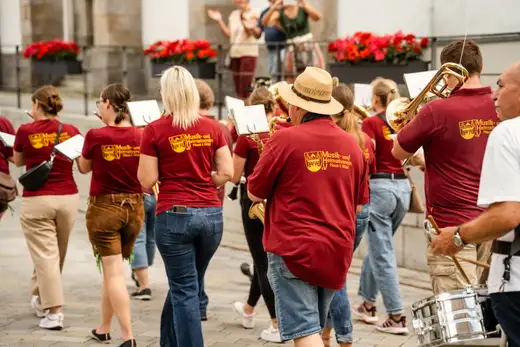 Schmalzlerfest Perlesreut 2024 Montag: Kinderzug, Tag der Betriebe, Schwaiger Buam Foto 2400682