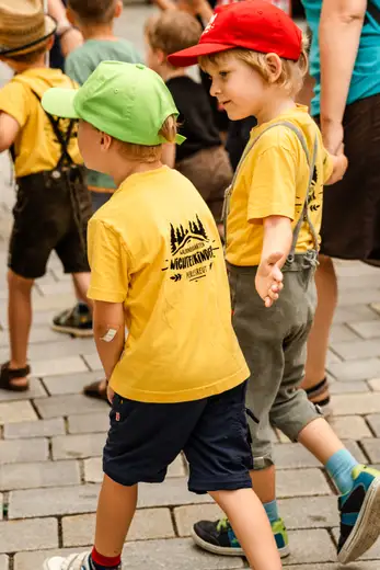 Schmalzlerfest Perlesreut 2024 Montag: Kinderzug, Tag der Betriebe, Schwaiger Buam Foto 2400692
