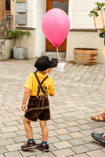 Schmalzlerfest Perlesreut 2024 Montag: Kinderzug, Tag der Betriebe, Schwaiger Buam Foto 2400693