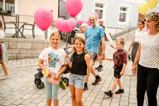 Schmalzlerfest Perlesreut 2024 Montag: Kinderzug, Tag der Betriebe, Schwaiger Buam Foto 2400701