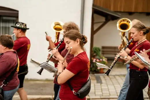 Schmalzlerfest Perlesreut 2024 Montag: Kinderzug, Tag der Betriebe, Schwaiger Buam Foto 2400702