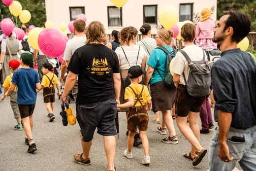 Schmalzlerfest Perlesreut 2024 Montag: Kinderzug, Tag der Betriebe, Schwaiger Buam Foto 2400705