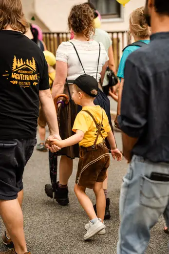 Schmalzlerfest Perlesreut 2024 Montag: Kinderzug, Tag der Betriebe, Schwaiger Buam Foto 2400706