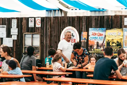 Schmalzlerfest Perlesreut 2024 Montag: Kinderzug, Tag der Betriebe, Schwaiger Buam Foto 2400727