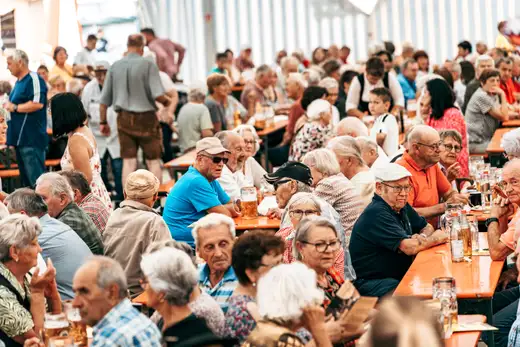 Schmalzlerfest Perlesreut 2024 Montag: Kinderzug, Tag der Betriebe, Schwaiger Buam Foto 2400734