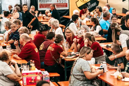 Schmalzlerfest Perlesreut 2024 Montag: Kinderzug, Tag der Betriebe, Schwaiger Buam Foto 2400735